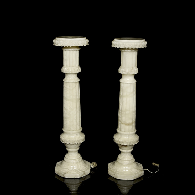Pareja de lámparas pedestales de alabastro, s.XX
