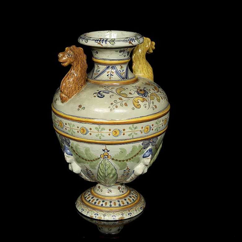 胡安·鲁伊斯·德·卢纳（1863–1945）狮首双耳瓶，20世纪早期