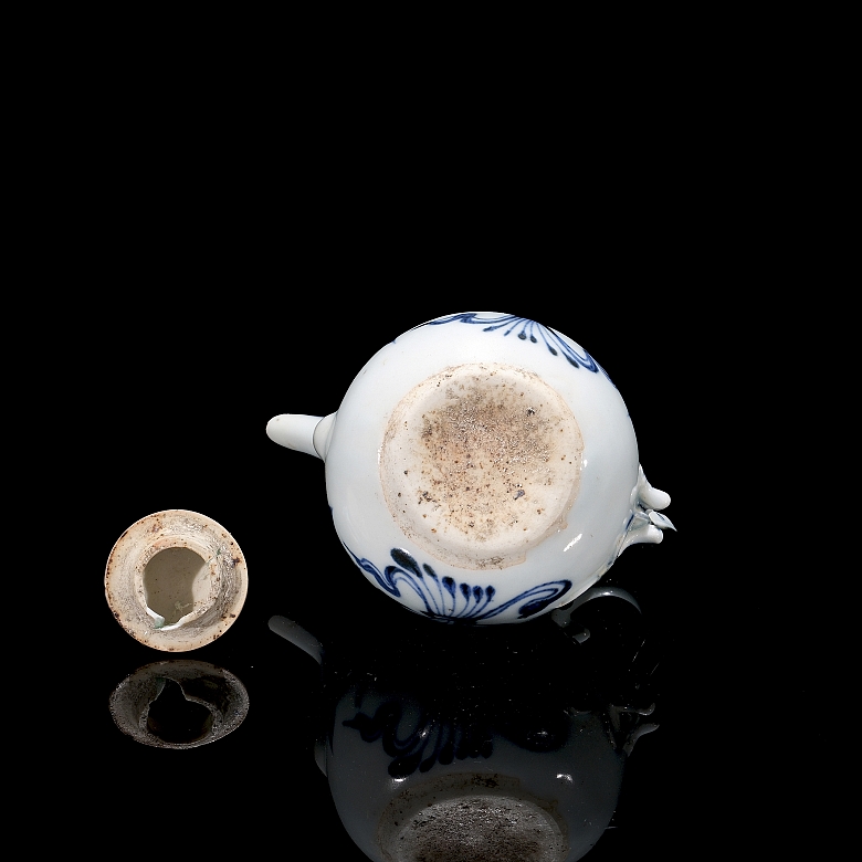 Jarra de vino de porcelana azul y blanca 