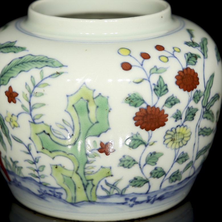 Recipiente de porcelana doucai