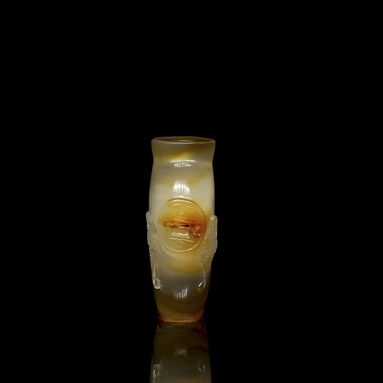 Carved agate “Bat” snuff bottle, Qing dynasty - 3