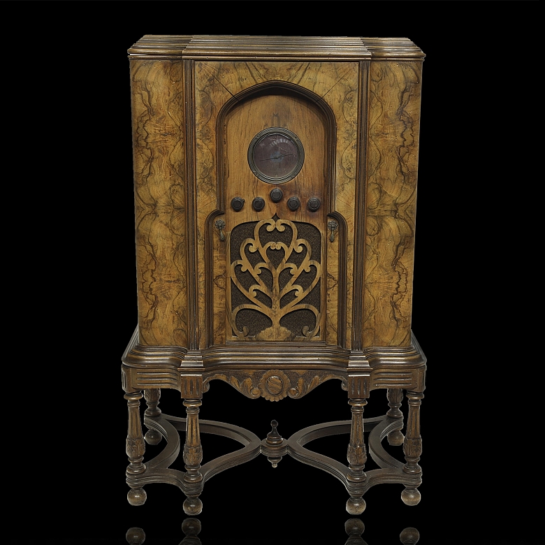 Phonograph record player and radio, 20th century