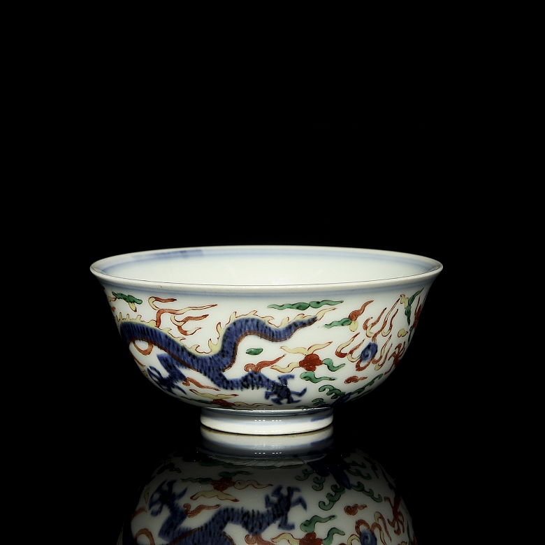 Cuenco de porcelana policromada