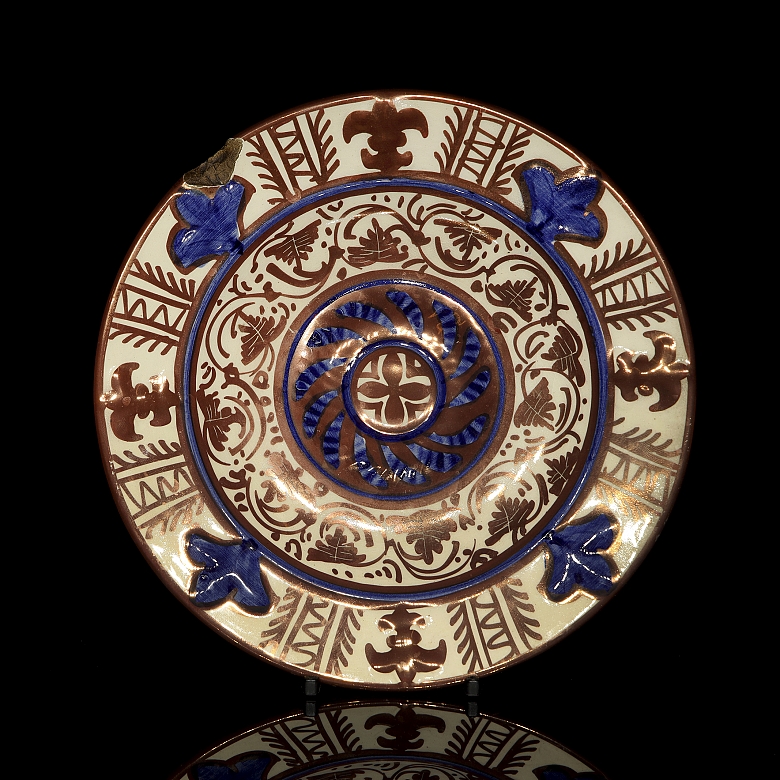 三件陶瓷盘《金属反射》，20世纪