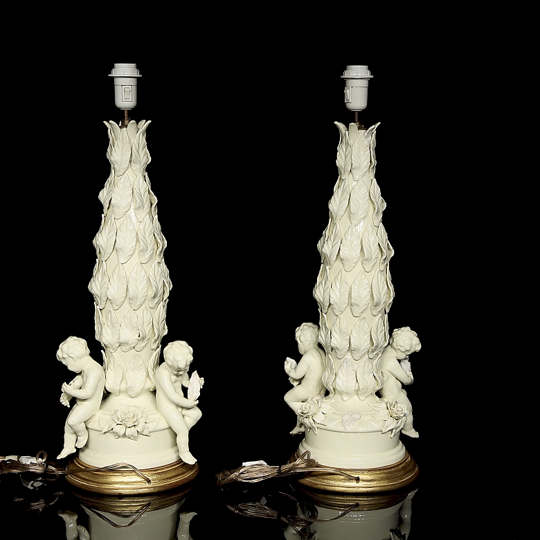 马尼塞斯陶瓷灯具一对，题为《天使》，20世纪