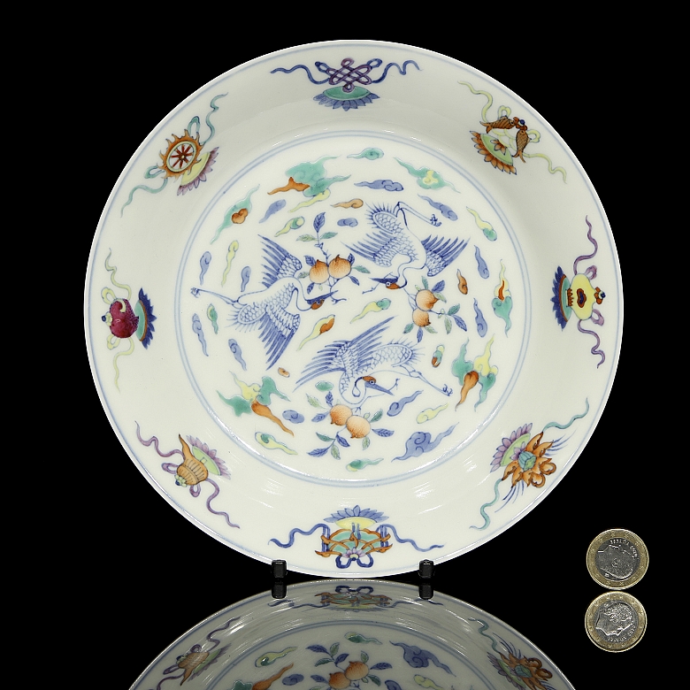 Glazed porcelain plate ‘Buddhist Emblems’, with Yongzheng mark