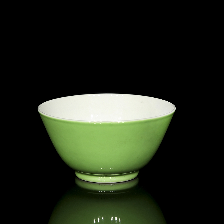 Cuenco de porcelana con esmalte verde, con marca Yongzheng