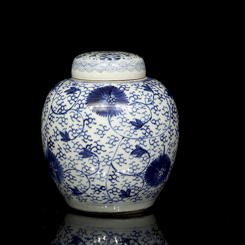 Tibor de porcelana esmaltada en azul y blanco