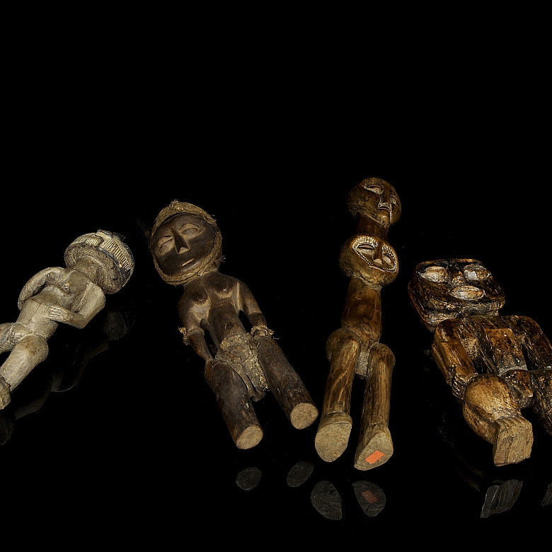 Conjunto de cuatro figuras rituales, Congo y África Central, s.XX