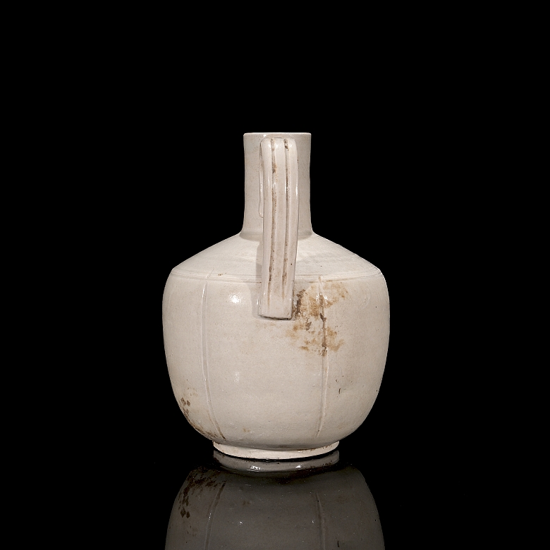 Ceramic jug with cream glaze, Ding kiln