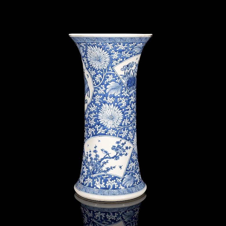 Jarrón de porcelana azul y blanco 