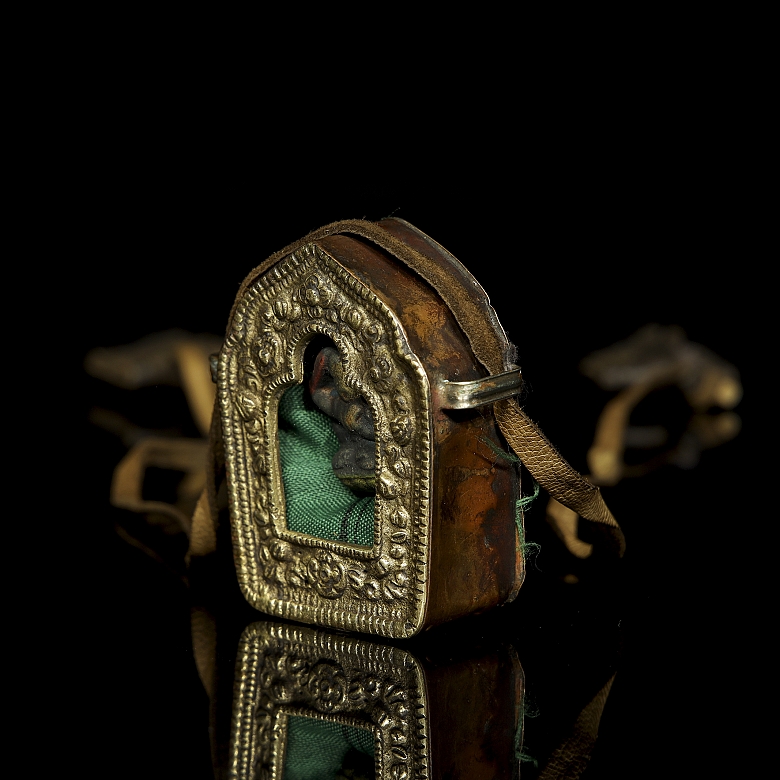 Amuleto de bronce