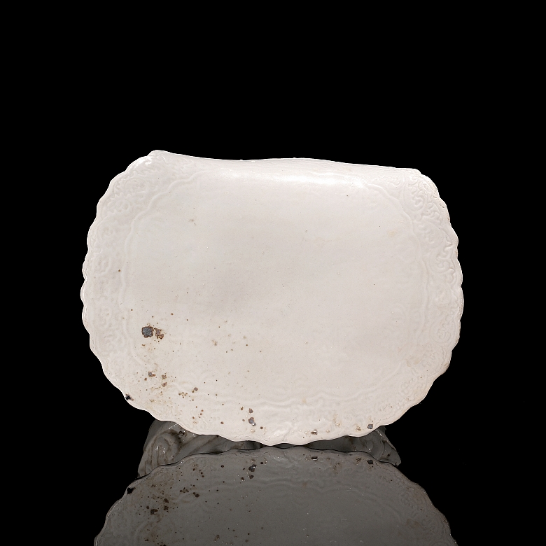 Porcelain cushion with white enamel ‘Characters’, Ding kiln