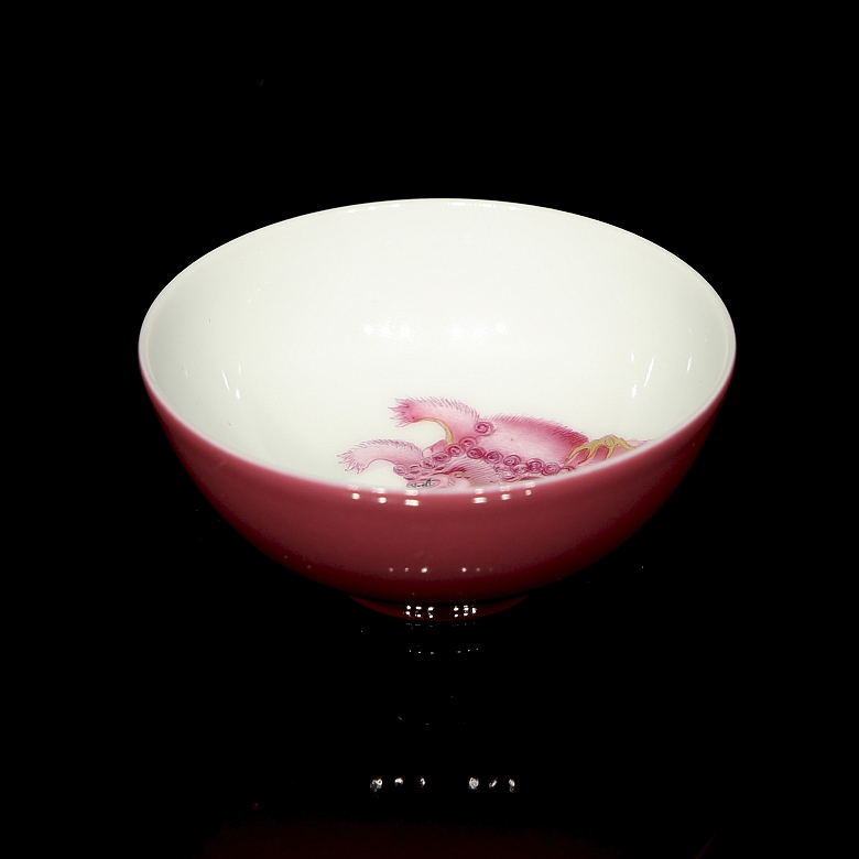 Pequeña taza de porcelana esmaltada