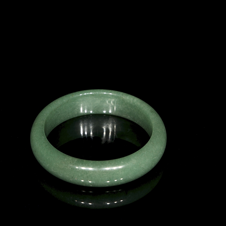 Esclava rígida de jade verde, s.XX