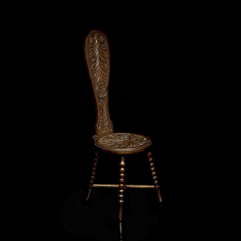 Silla giratoria tallada, s.XX