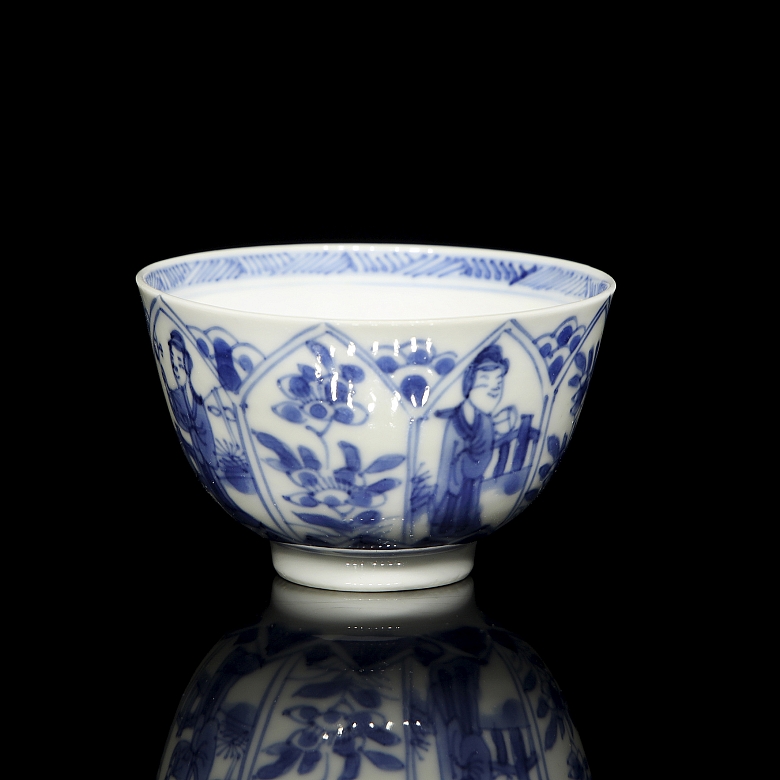 Taza de porcelana con vidriado azul y blanco