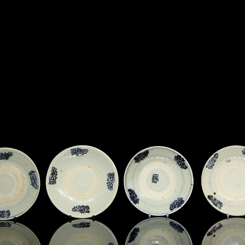 Juego de ocho platos de cerámica esmaltada, dinastía Ming
