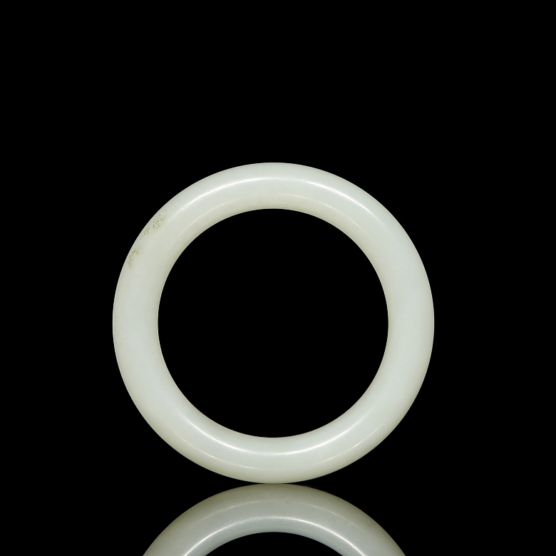 Esclava de jade blanco tallado, dinastía Qing