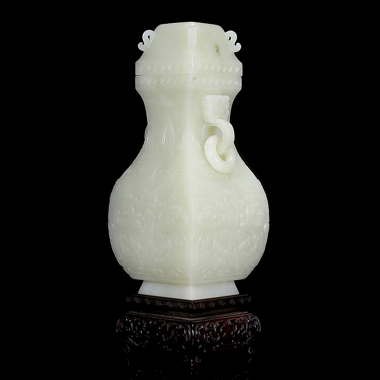 Jarrón de jade blanco Hetian con taotie, dinastía Qing