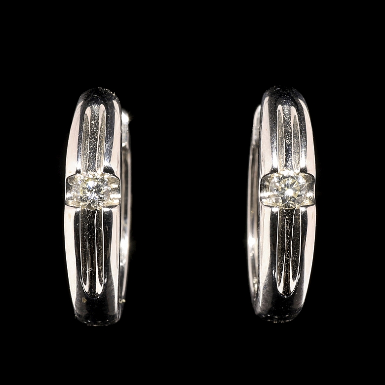 Pendientes en oro blanco de 18K con diamantes
