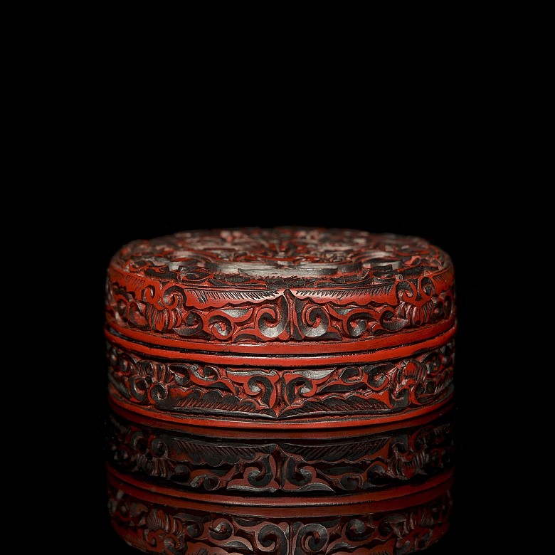 Caja de madera lacada