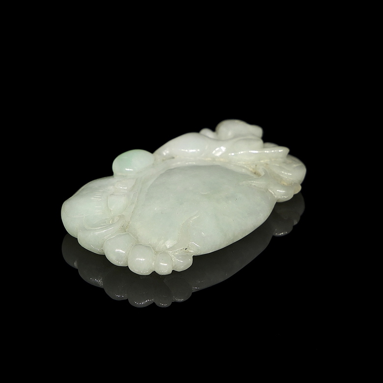 Carved jadeite figure “Beast with lingzhi,” Qing dynasty - 2