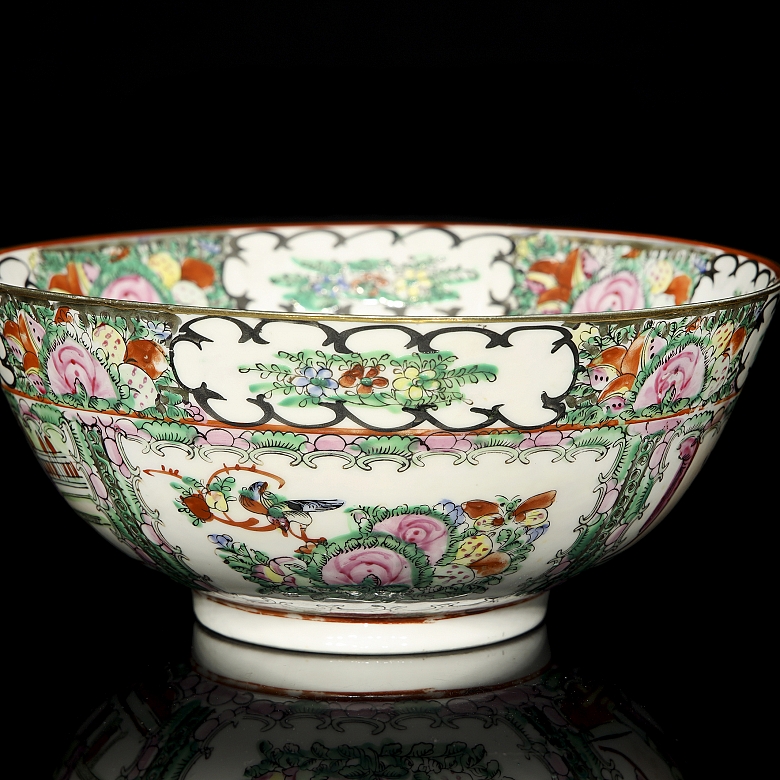 Glazed porcelain bowl, “Courtly Scenes,” Canton, 20th century