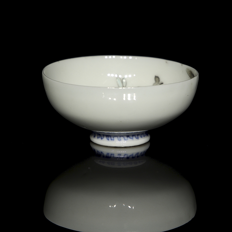Glazed porcelain bowl, ‘Turtle and Chrysanthemums,’ 20th century