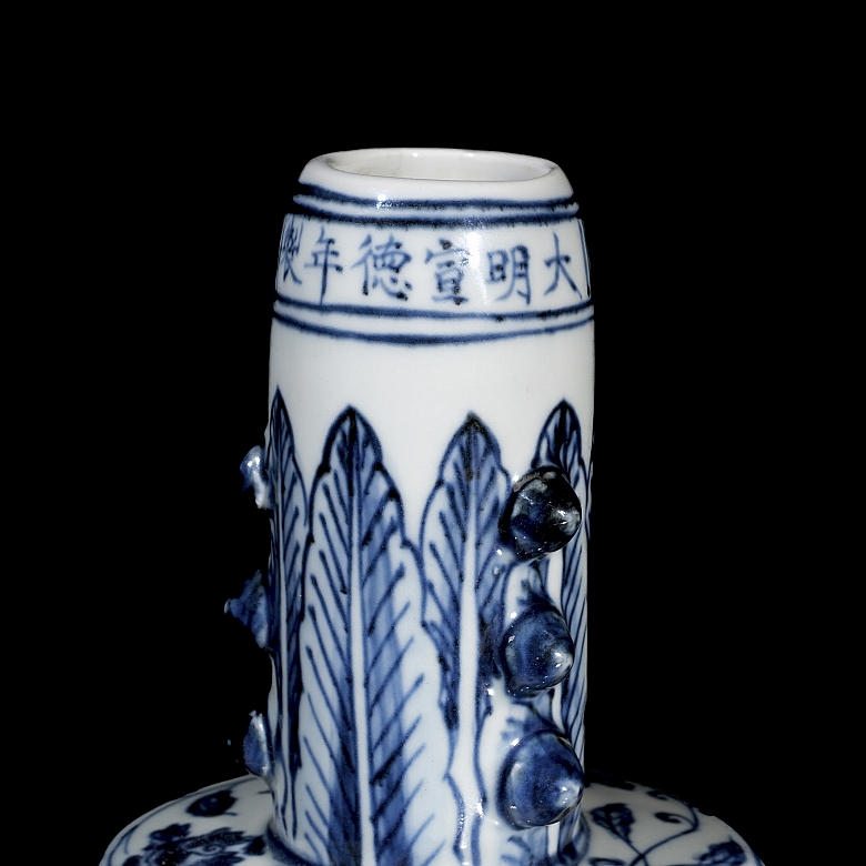 Blue and white porcelain ritual bell, with Xuande mark