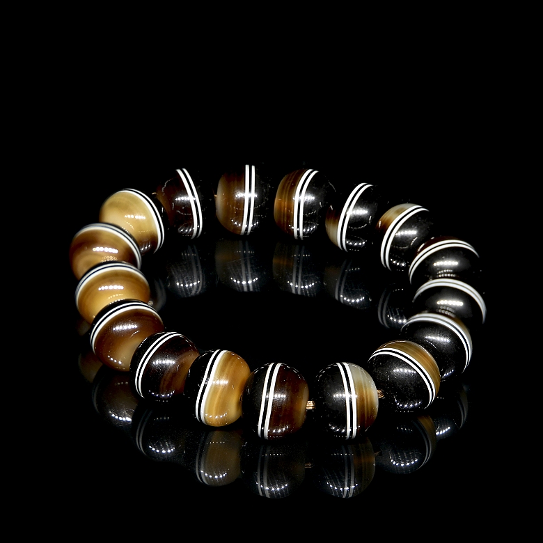 Agate bead bracelet, 20th century