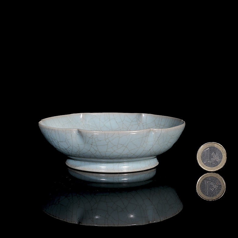 Plato de cerámica lobulada con esmalte celadón, horno Ru, dinastía Song
