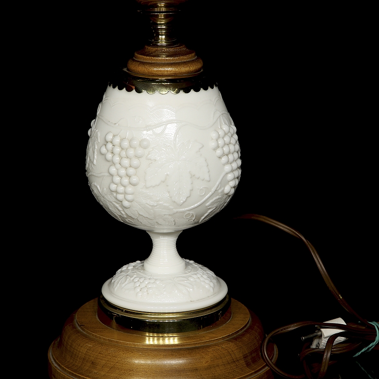 莱文顿，一对乳白玻璃灯，美国，20世纪