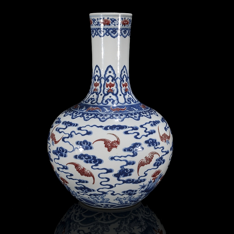 Jarrón globular de porcelana 
