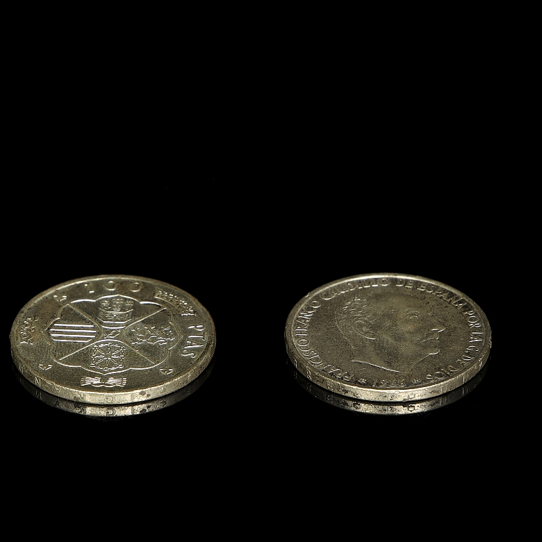 两枚1966年铸造的银币，面值100比塞塔