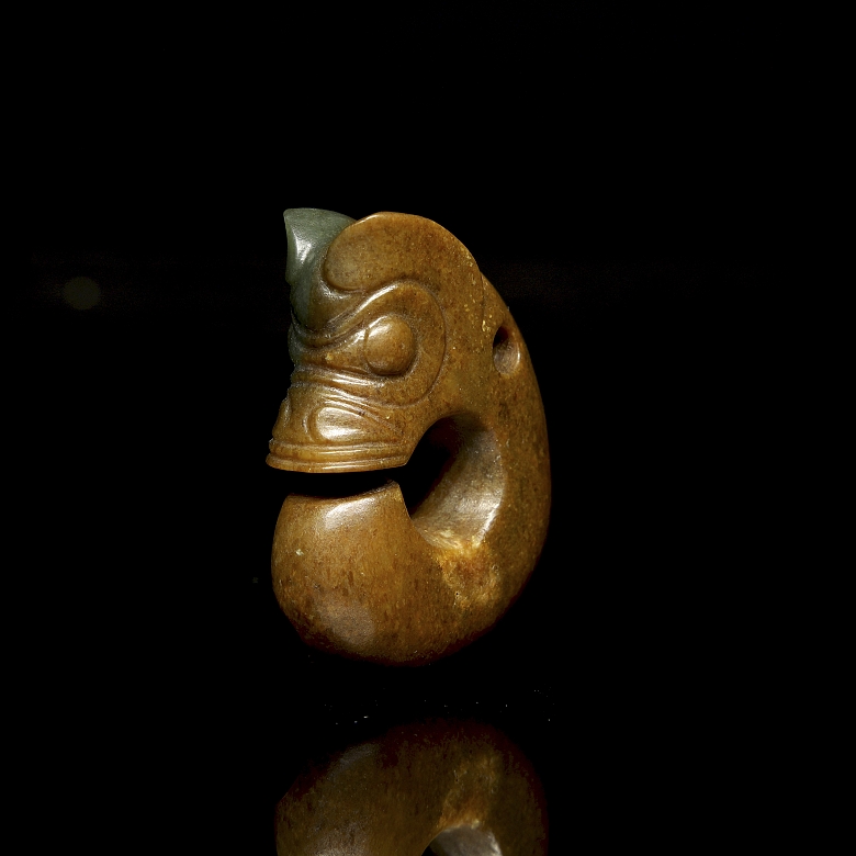 Colgante de jade tallado