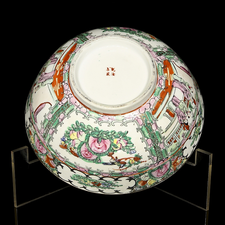 Glazed porcelain bowl, “Courtly Scenes,” Canton, 20th century