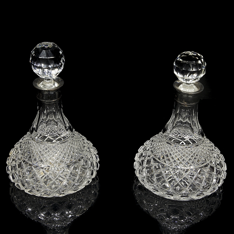 Pair of cut-glass ship-shaped bottles, 20th century - 5
