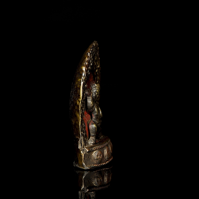 Pequeña figura de bronce