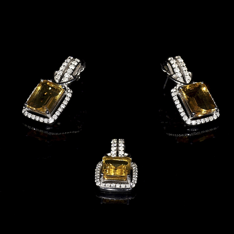 Juego de colgante y pendientes en oro blanco de 18K con citrinos y diamantes