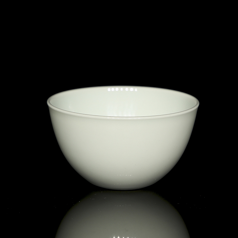 White porcelain bowl, with Kangxi mark - 1