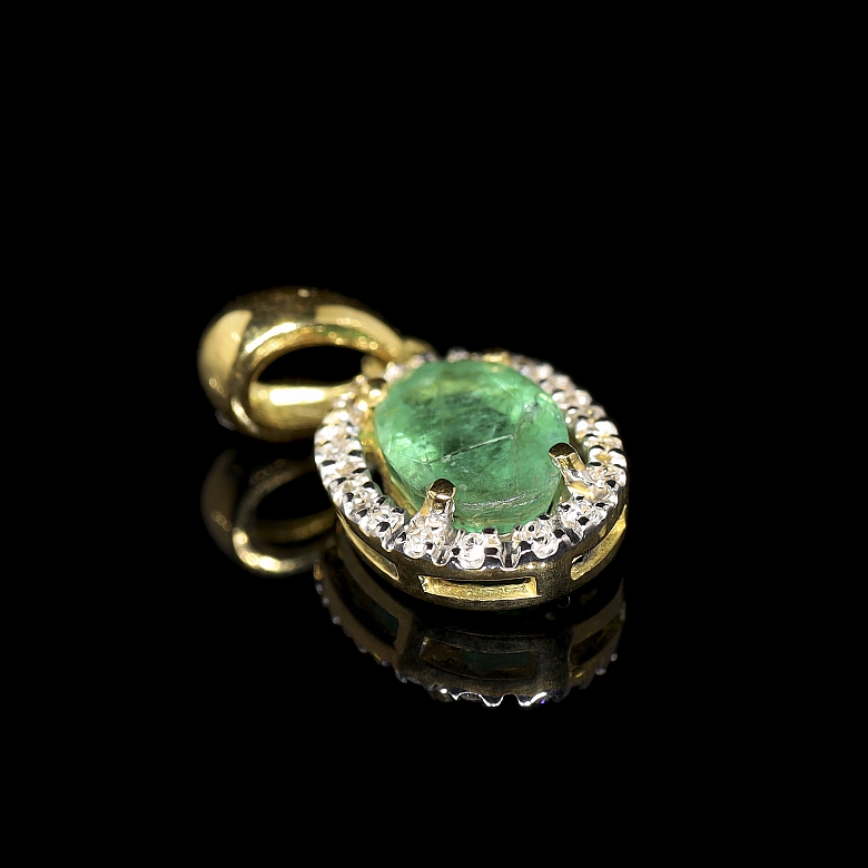 18 kt yellow gold pendant with emerald and diamonds - 4
