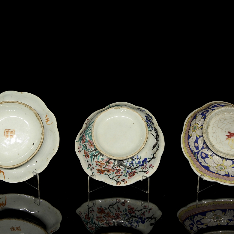 Three enamelled porcelain bowls ‘Rose Family’, Qing dynasty - 4