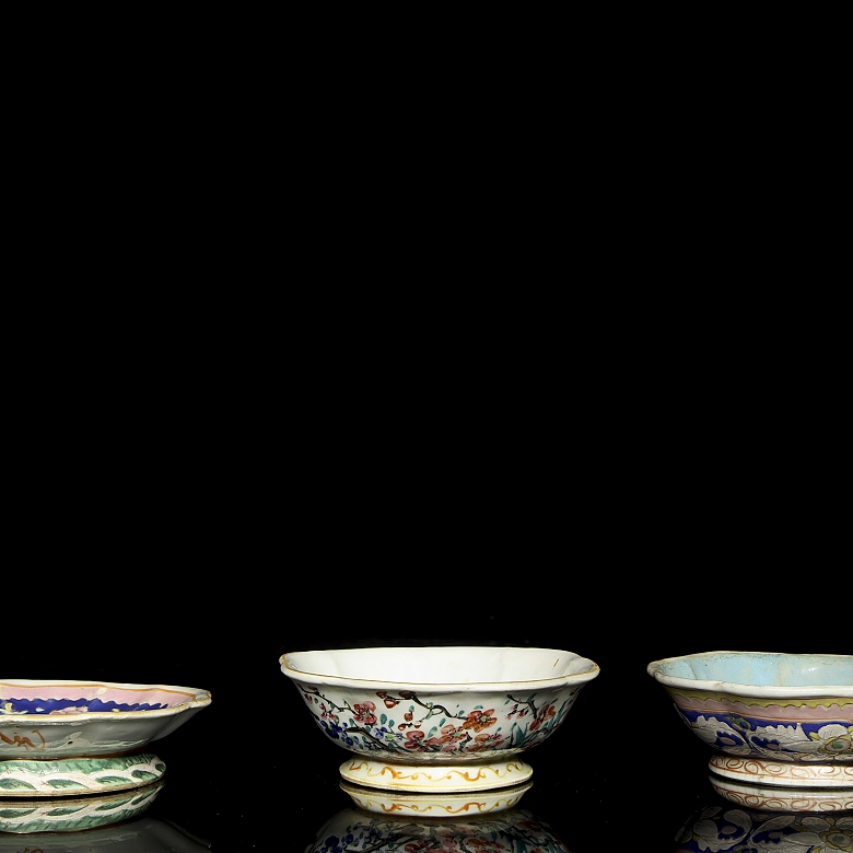 Tres cuencos de porcelana esmaltada “Familia rosa”, dinastía Qing - 1