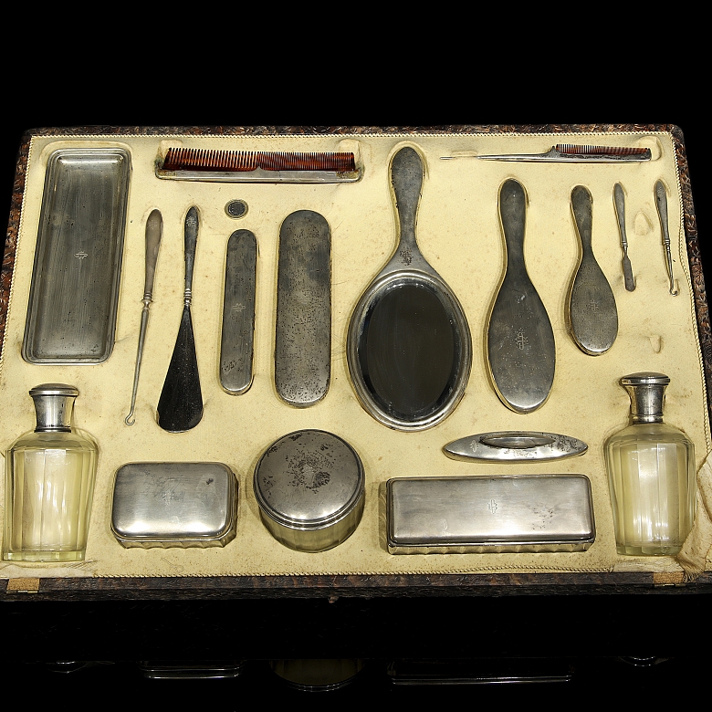 Juego de tocador de plata, ffs. s.XIX