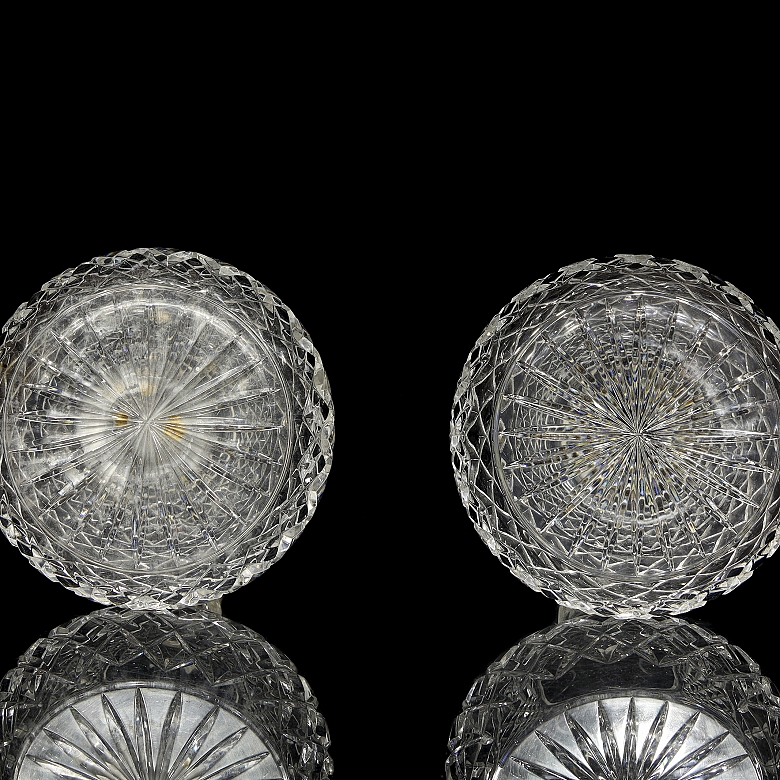 Pair of cut-glass ship-shaped bottles, 20th century - 3