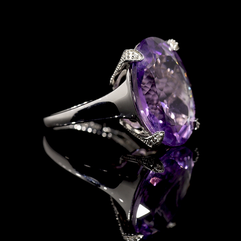Anillo de oro blanco 18 kt con amatista y diamantes - 5