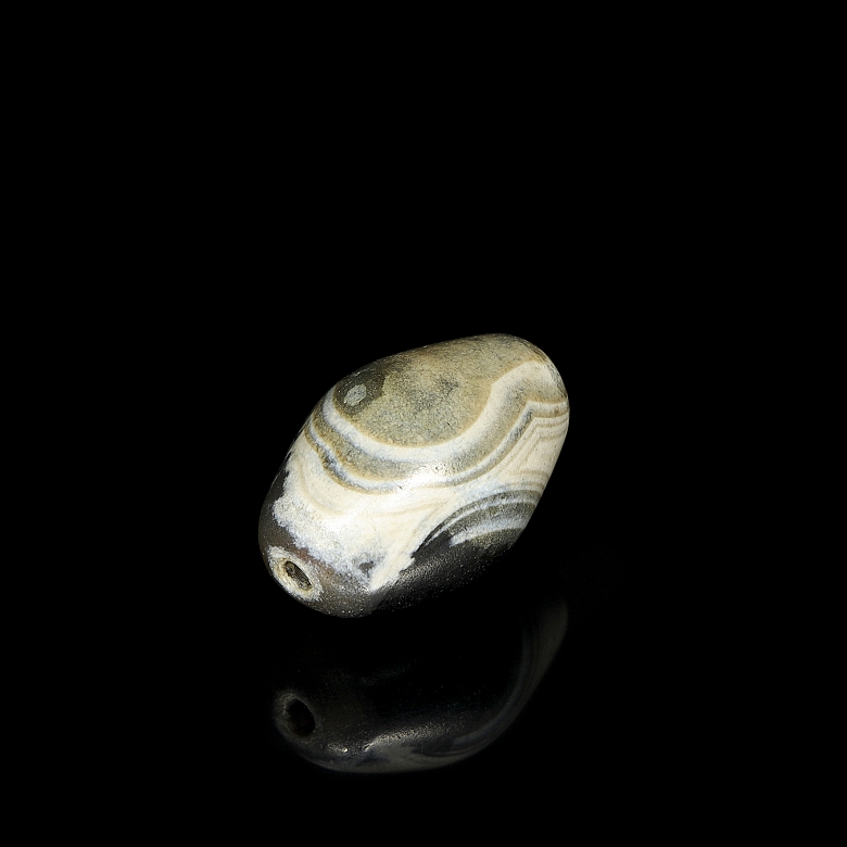 Ancient rounded carved agate bead - 4