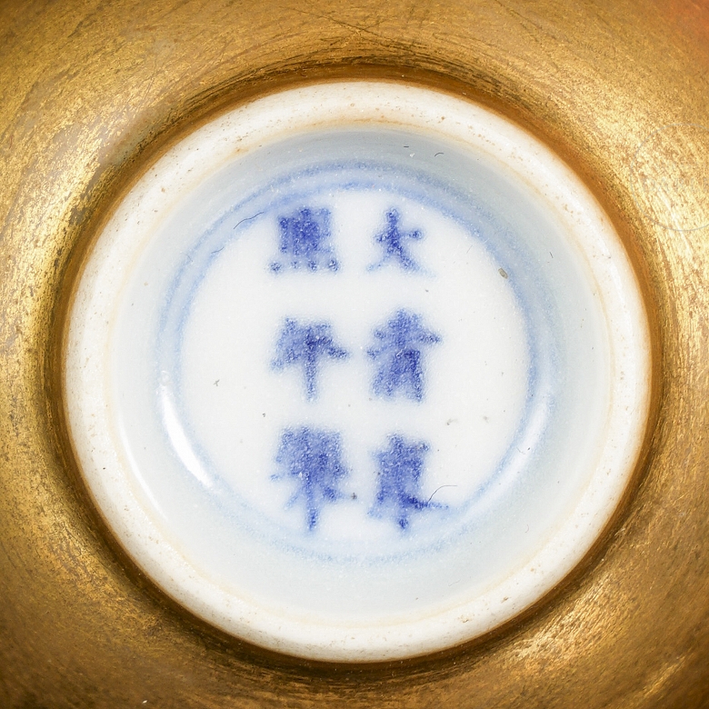 Pair of gold-coloured porcelain cups, marked Kangxi