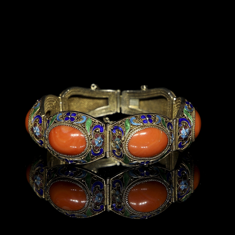 Pulsera de plata dorada con coral y esmaltes, dinastía Qing
